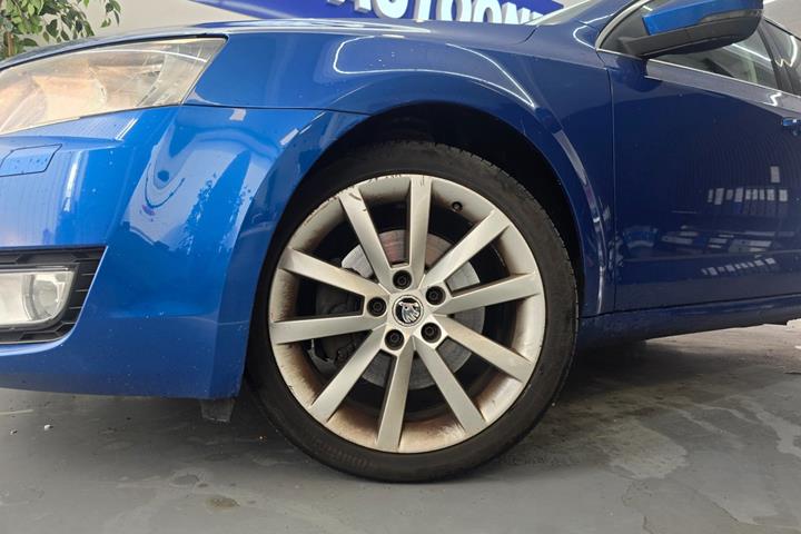 Blå Skoda Octavia fra 2014