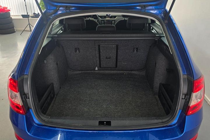 Blå Skoda Octavia fra 2014