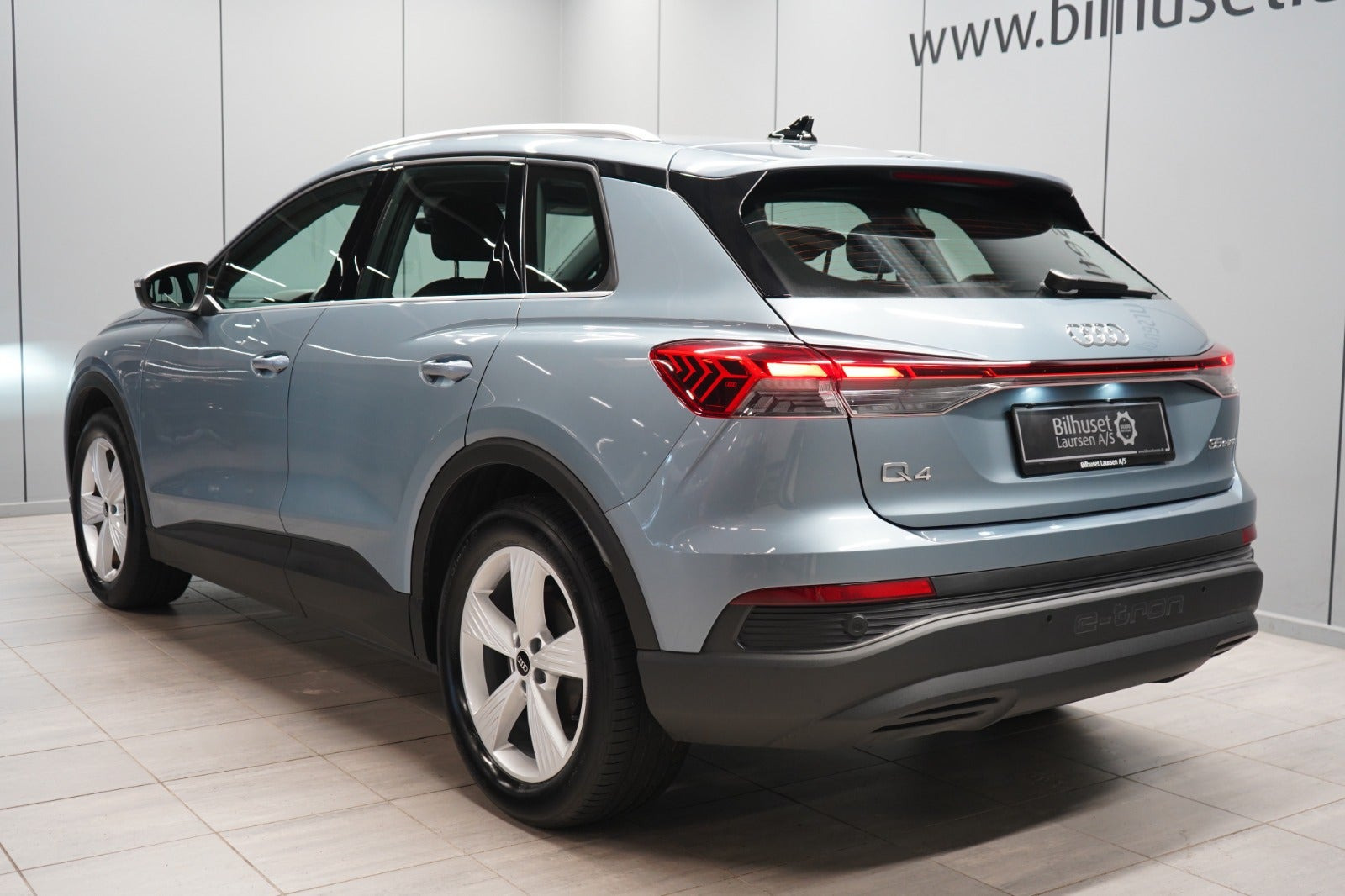 Blå Audi Q4 e-tron fra 2022