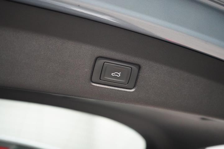 Blå Audi Q4 e-tron fra 2022