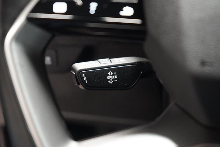 Blå Audi Q4 e-tron fra 2022
