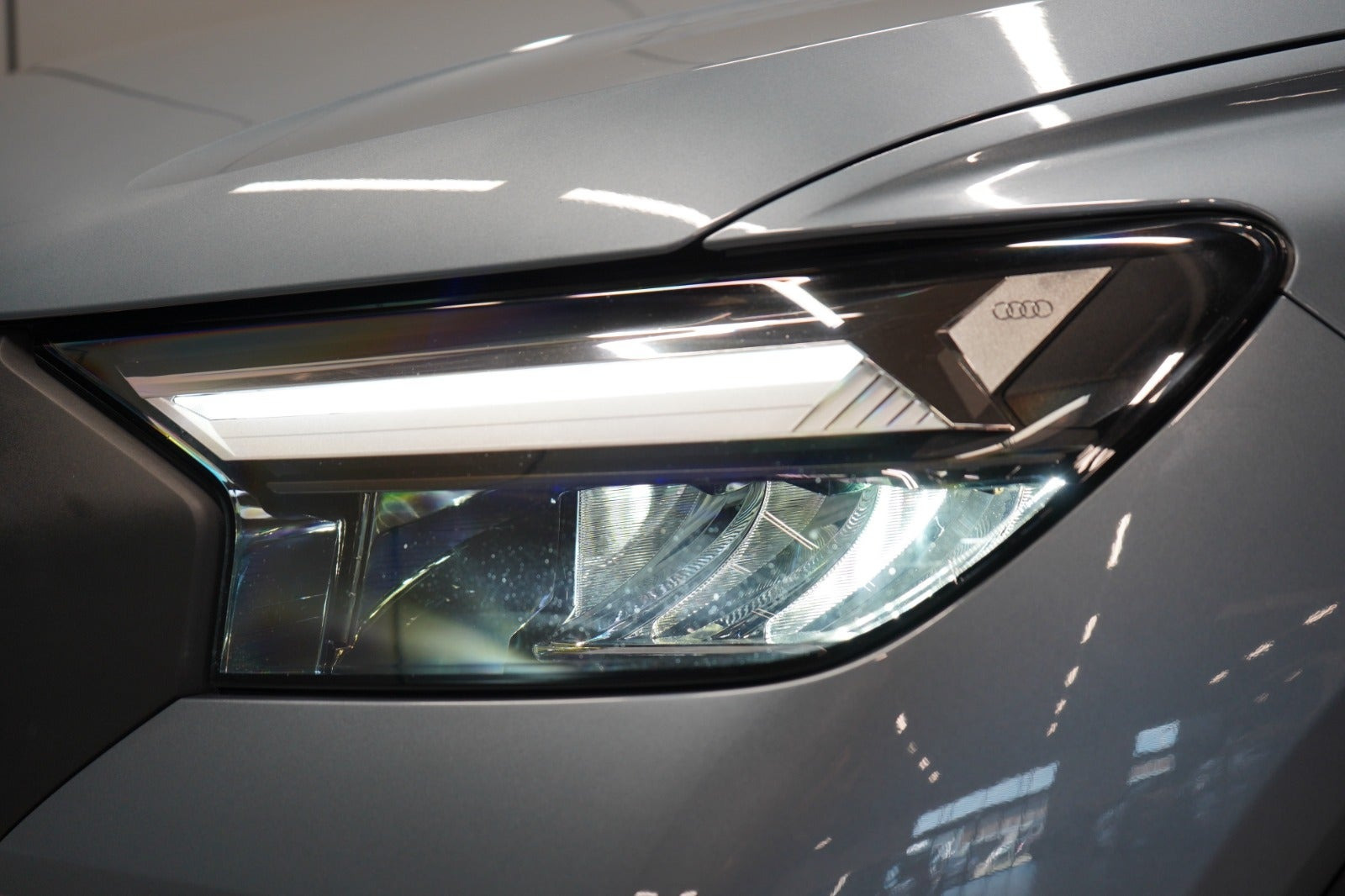 Blå Audi Q4 e-tron fra 2022