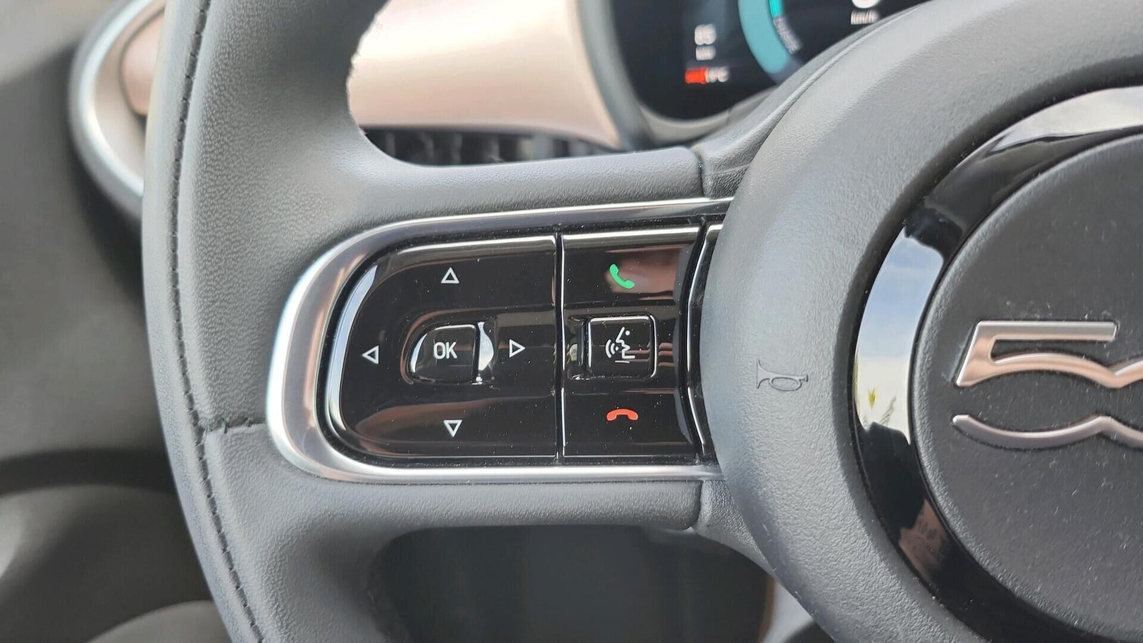 Pink Fiat 500e fra 2023
