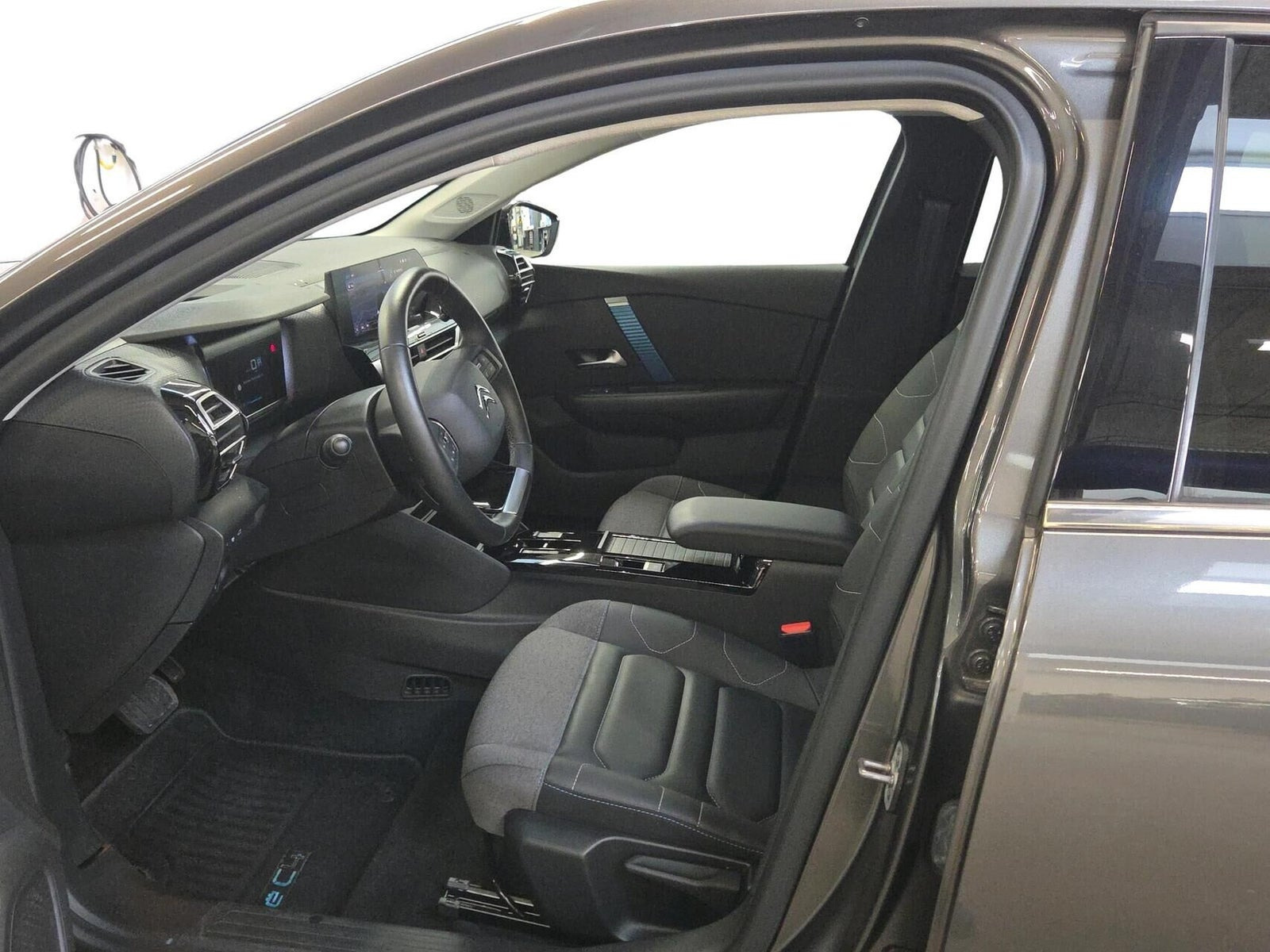 Grå Citroën ë-C4 X fra 2023
