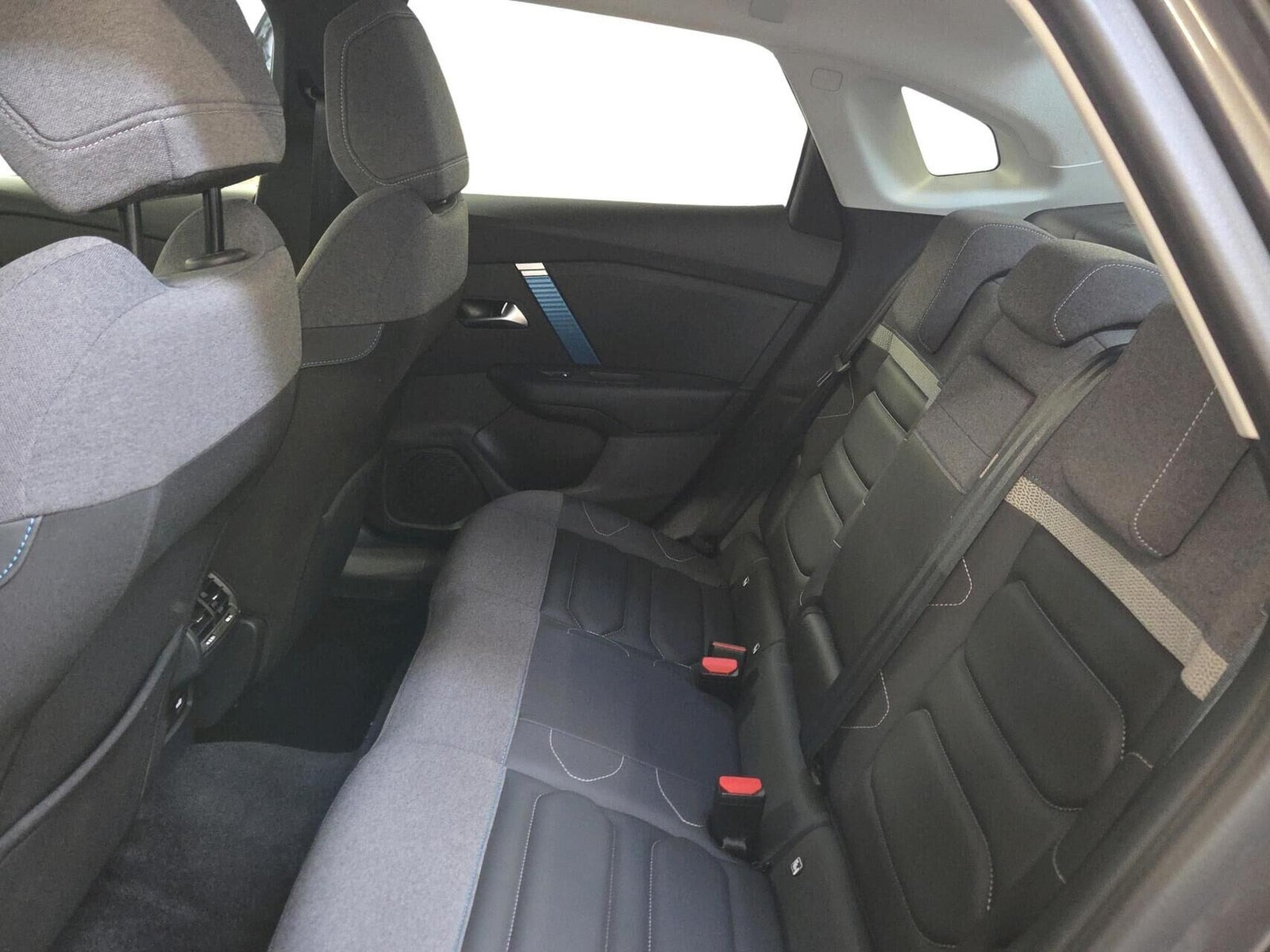 Grå Citroën ë-C4 X fra 2023