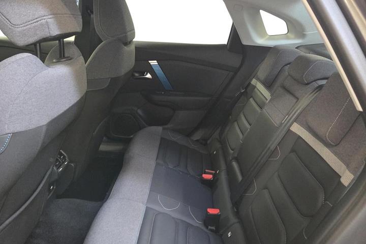 Grå Citroën ë-C4 X fra 2023