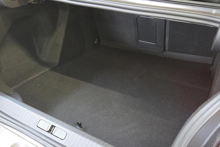 Grå Citroën ë-C4 X fra 2023