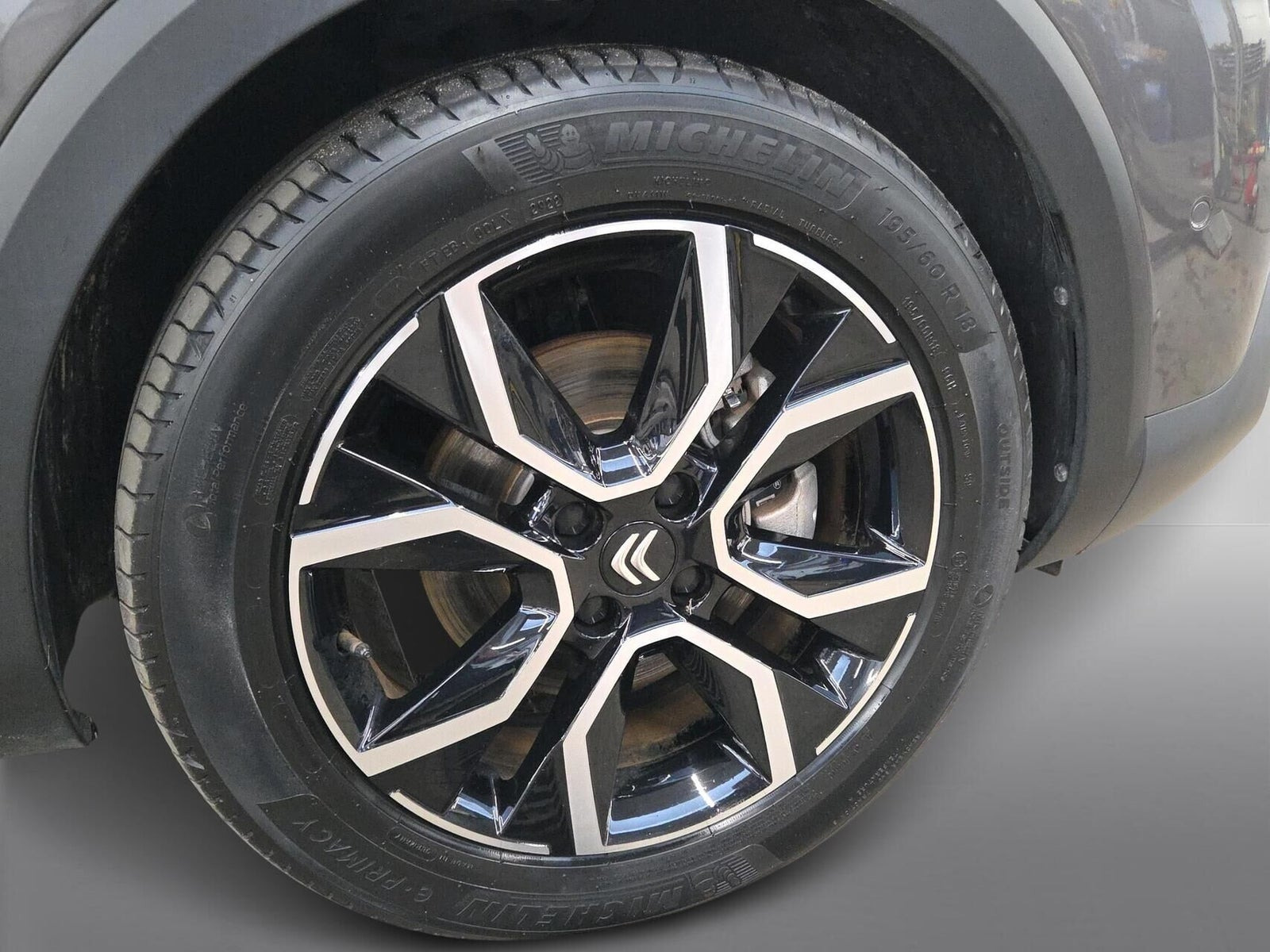 Grå Citroën ë-C4 X fra 2023