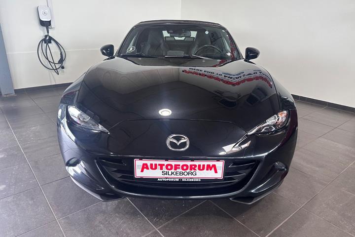 Sort Mazda MX-5 fra 2016