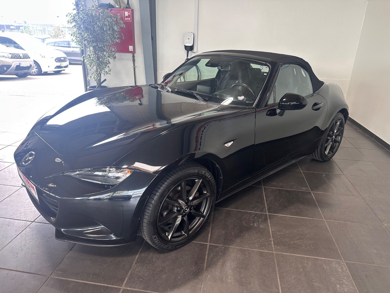 Sort Mazda MX-5 fra 2016