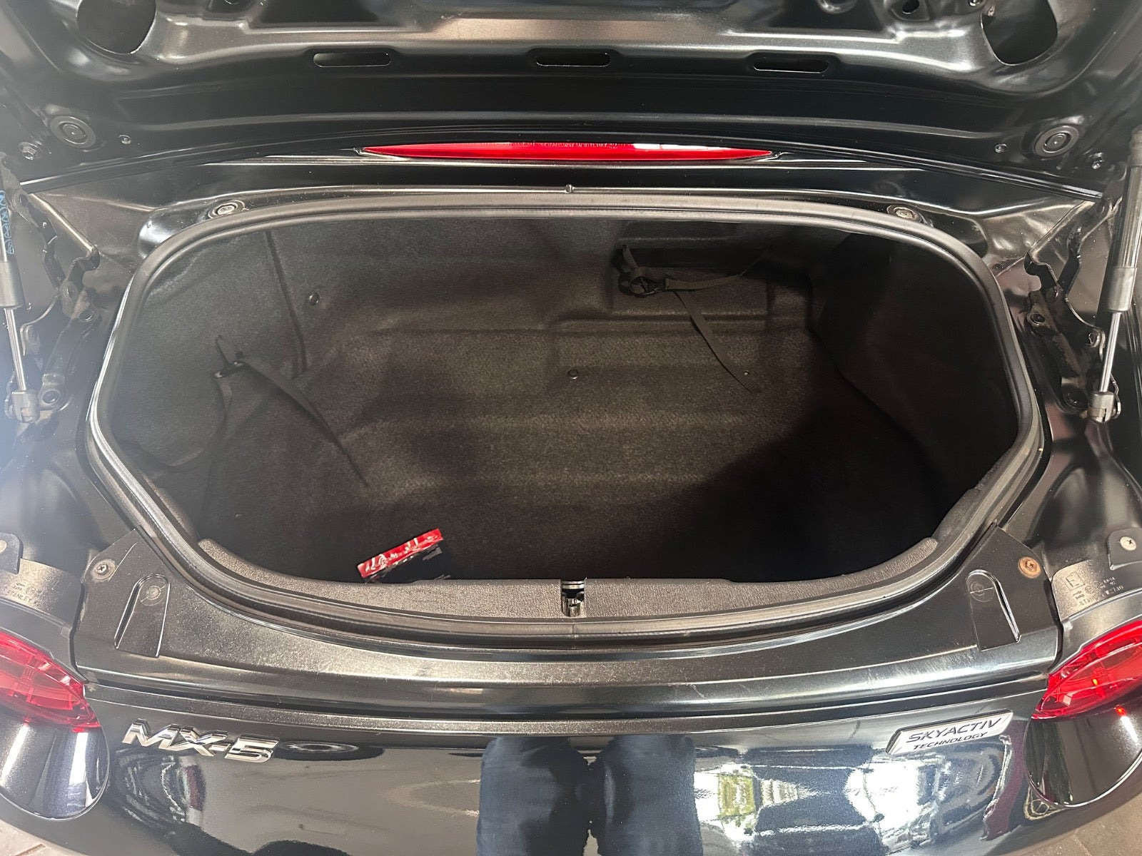 Sort Mazda MX-5 fra 2016