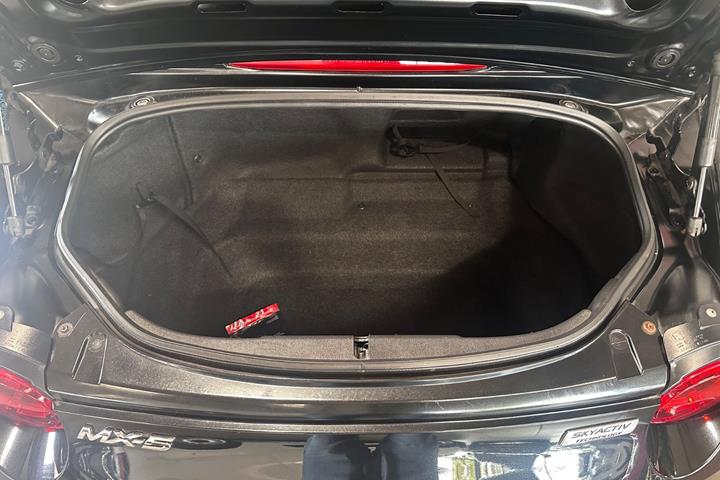 Sort Mazda MX-5 fra 2016