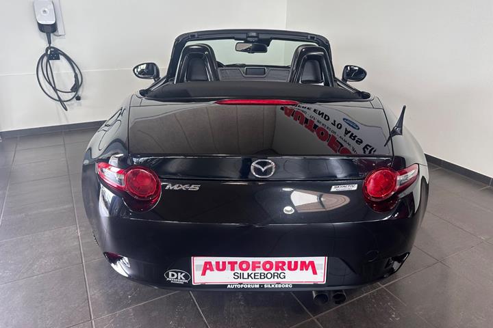 Sort Mazda MX-5 fra 2016