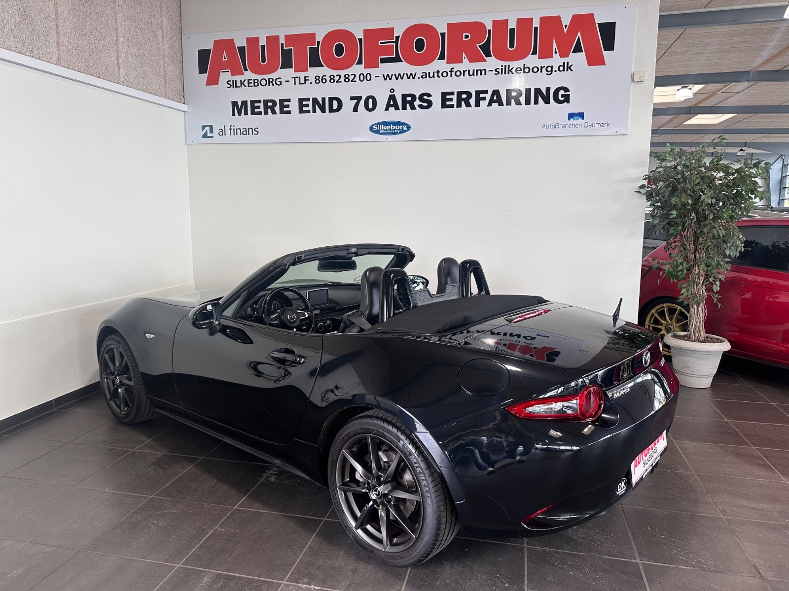 Sort Mazda MX-5 fra 2016
