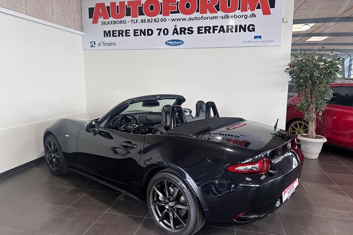 Sort Mazda MX-5 fra 2016
