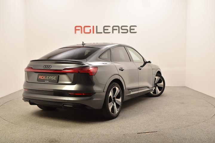 Grå Audi e-tron fra 2020