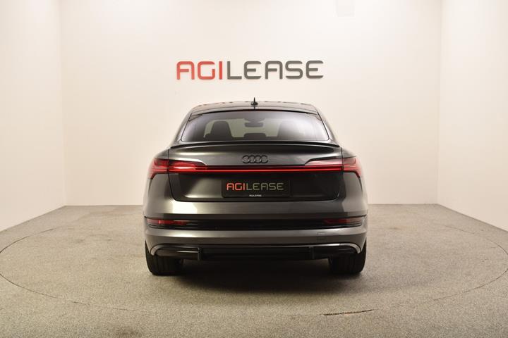 Grå Audi e-tron fra 2020
