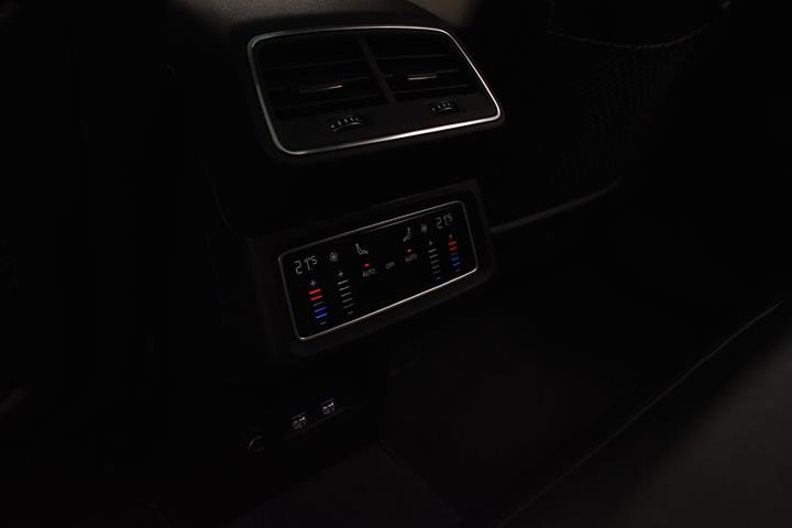 Grå Audi e-tron fra 2020