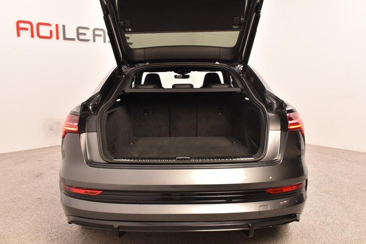 Grå Audi e-tron fra 2020