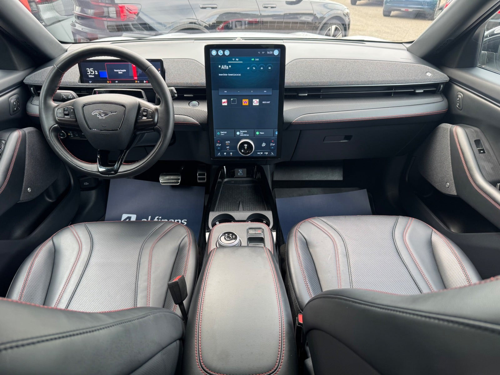 Hvid Ford Mustang Mach-E fra 2023