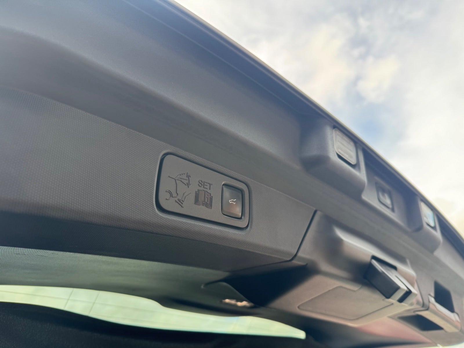 Hvid Ford Mustang Mach-E fra 2023