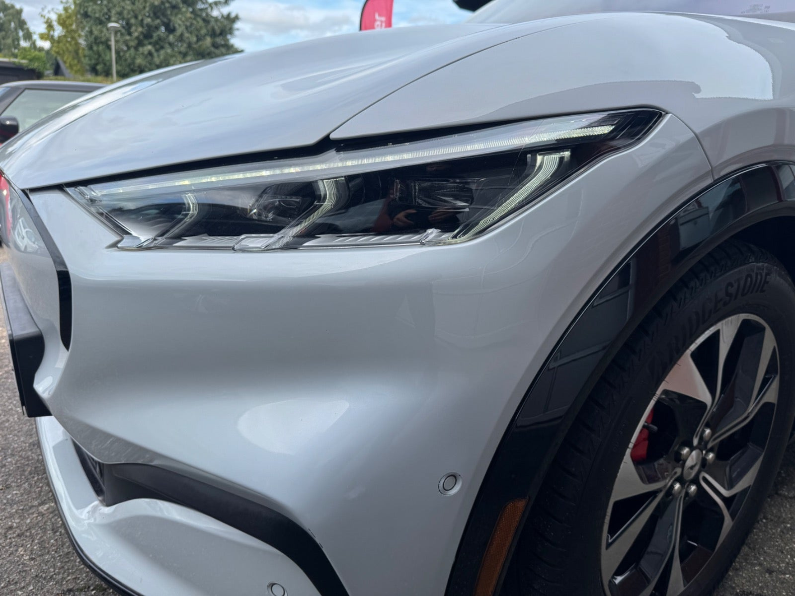 Hvid Ford Mustang Mach-E fra 2023