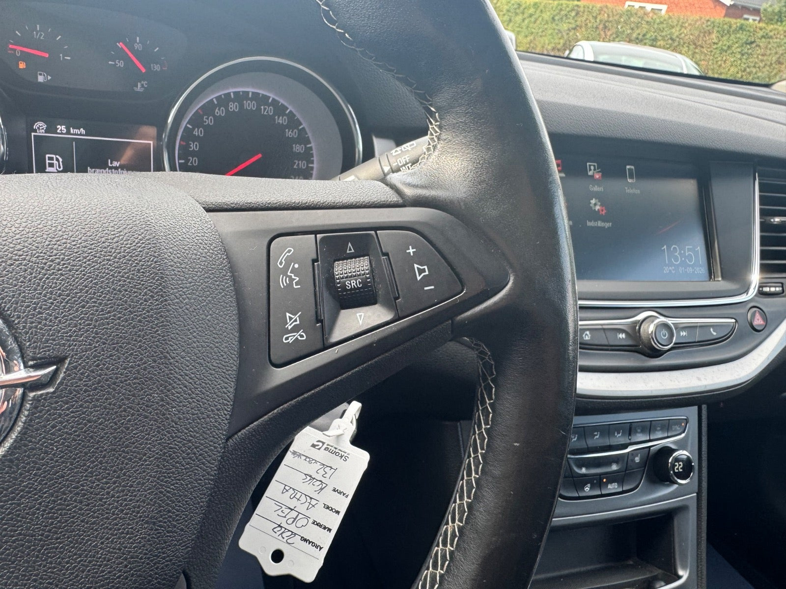 Grå Opel Astra fra 2019