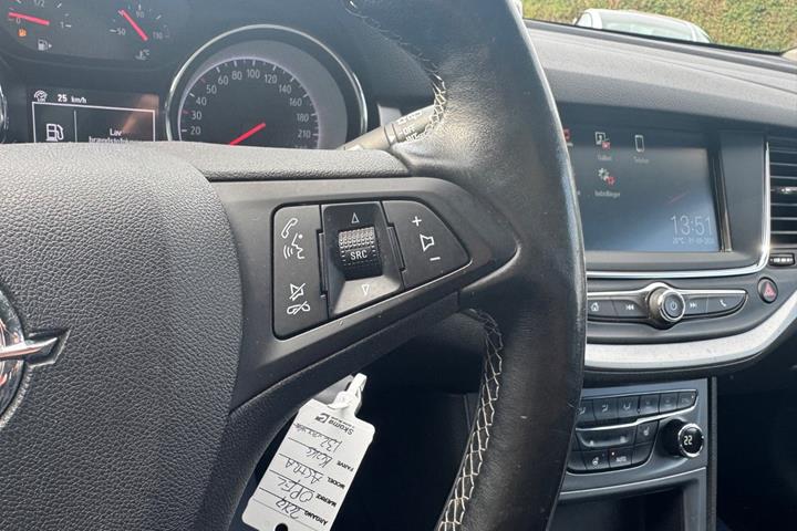 Grå Opel Astra fra 2019