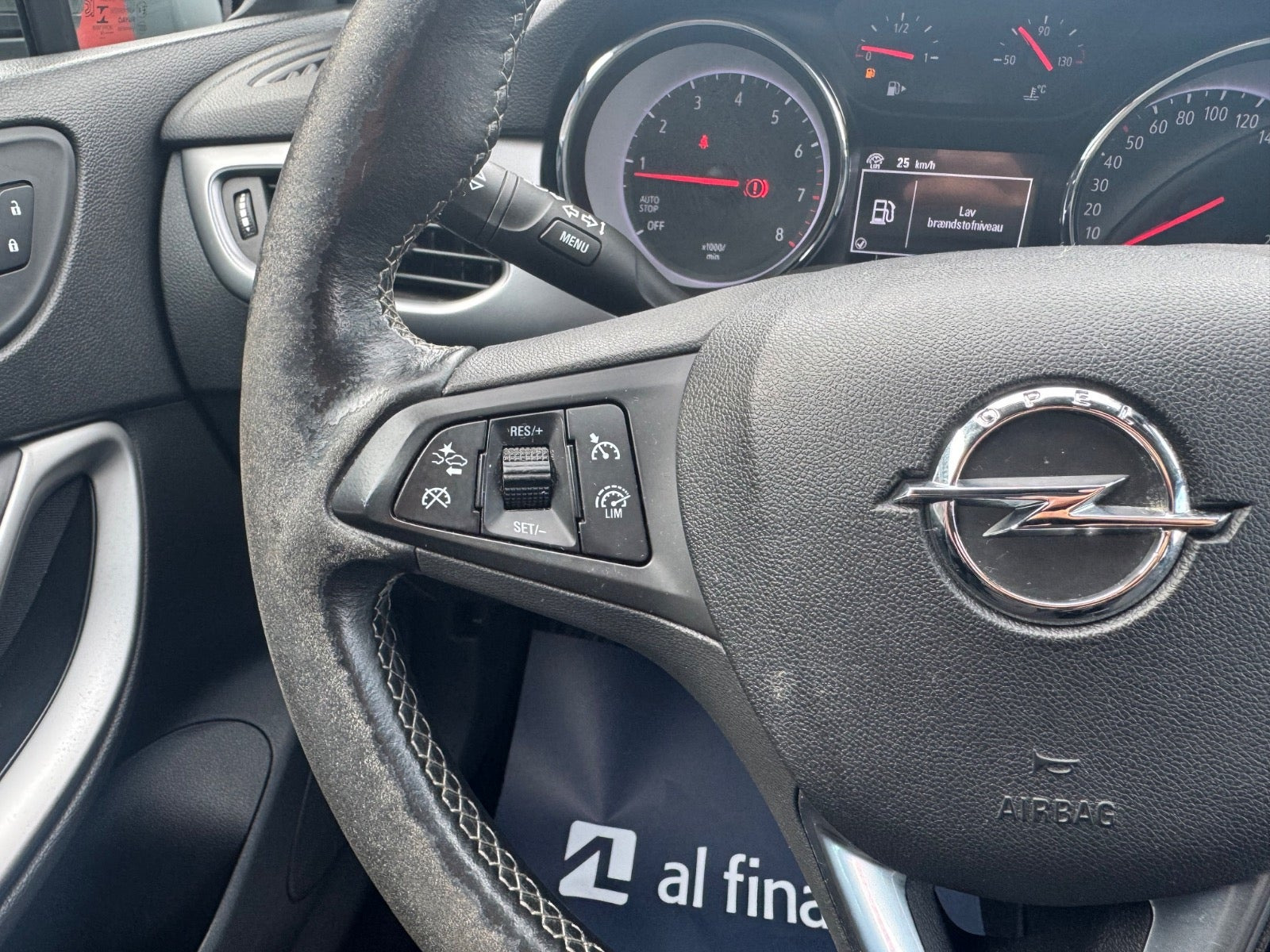 Grå Opel Astra fra 2019