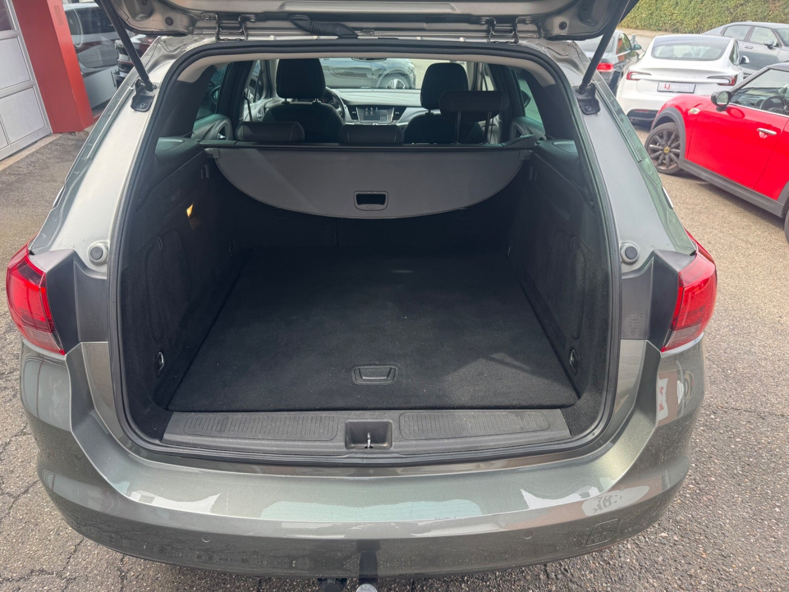 Grå Opel Astra fra 2019