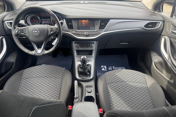 Grå Opel Astra fra 2019