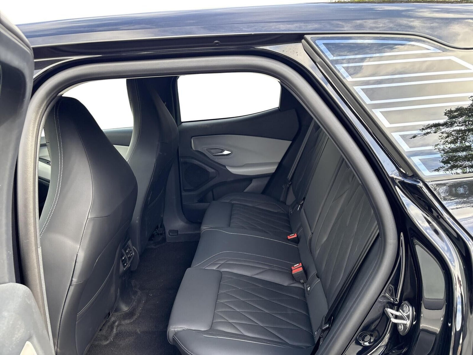 Sort Ford Explorer fra 2025