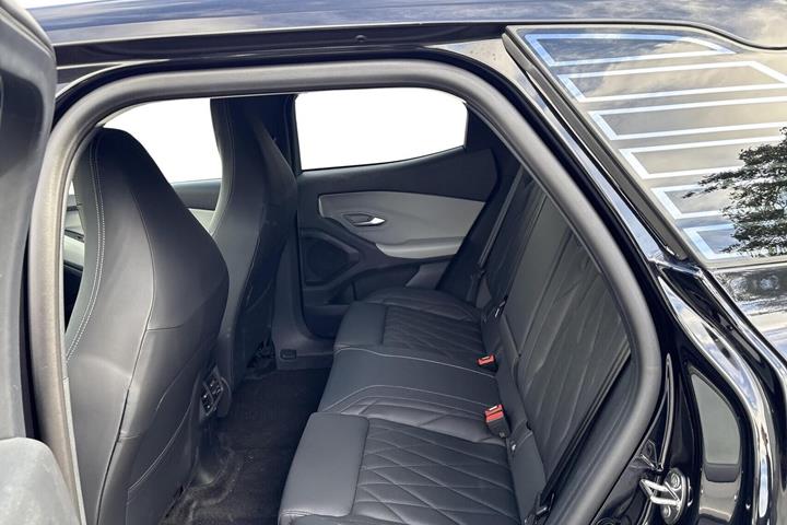 Sort Ford Explorer fra 2025