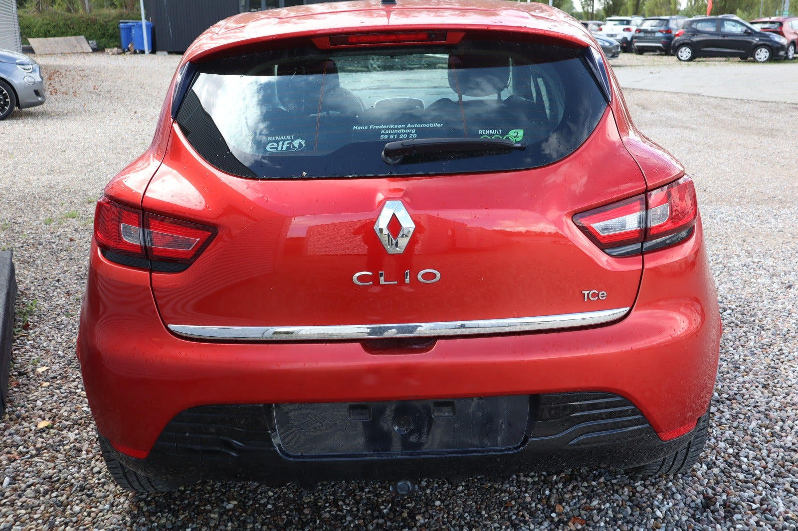 Rød Renault Clio IV fra 2015