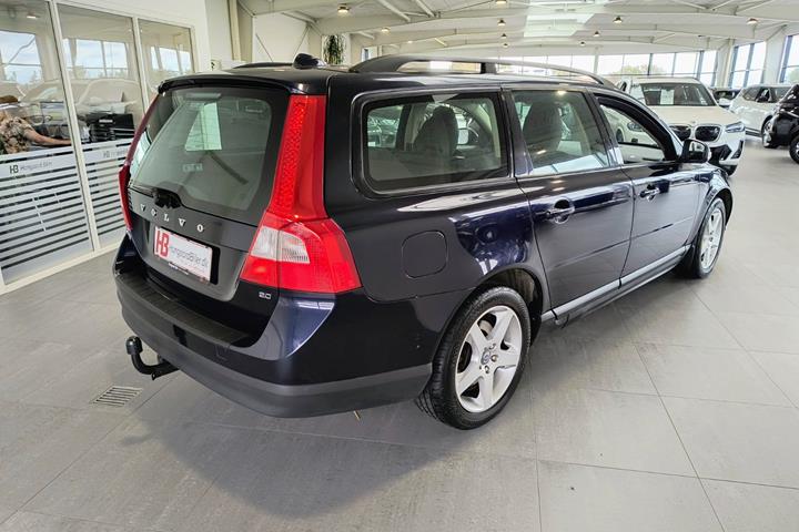 Blå Volvo V70 fra 2008