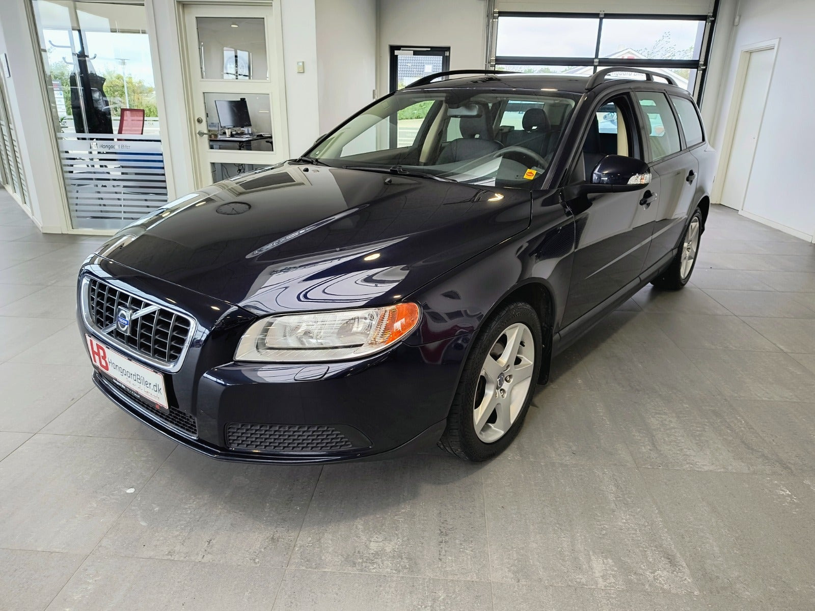 Blå Volvo V70 fra 2008