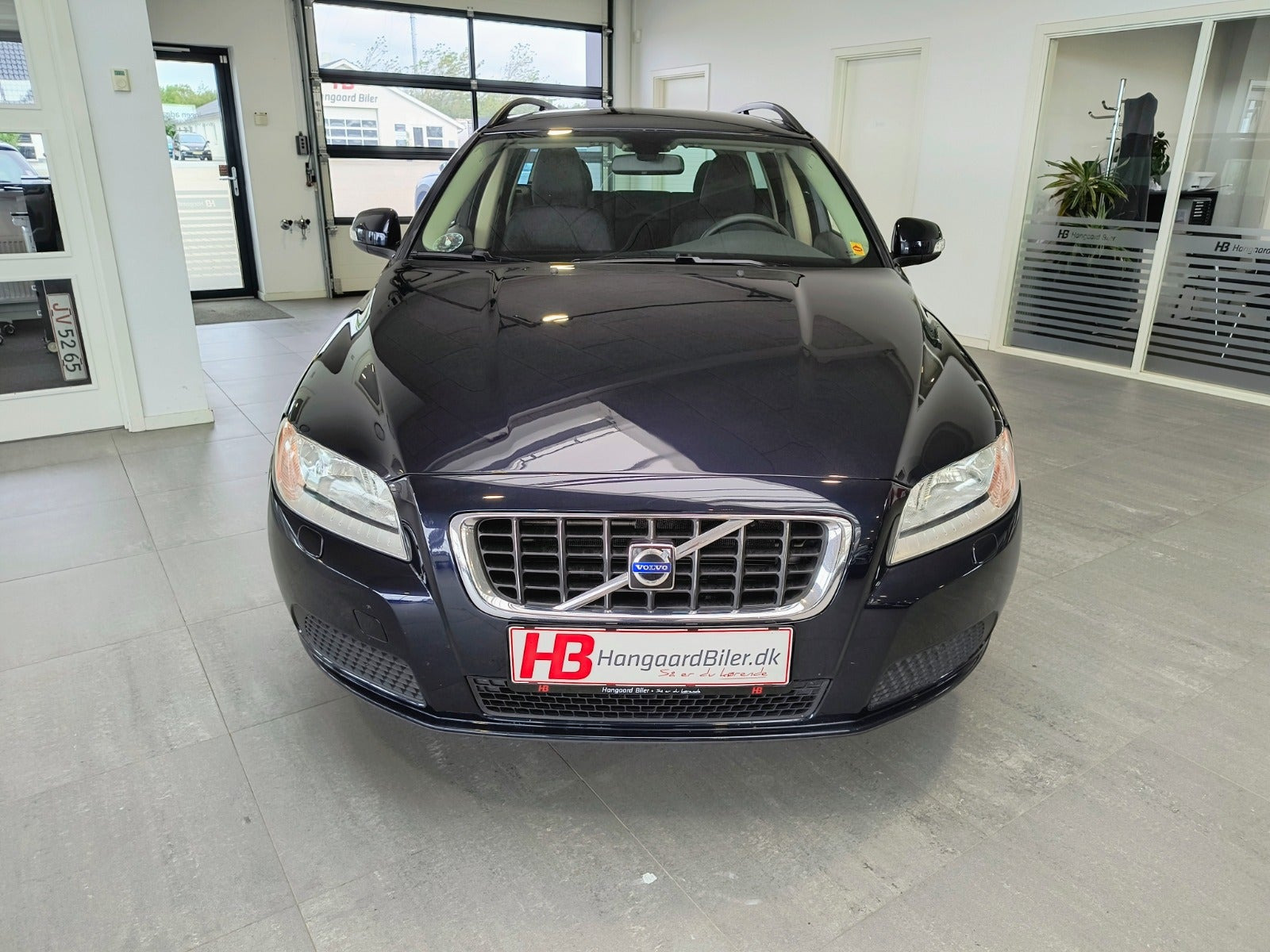 Blå Volvo V70 fra 2008