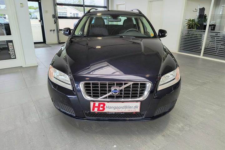 Blå Volvo V70 fra 2008