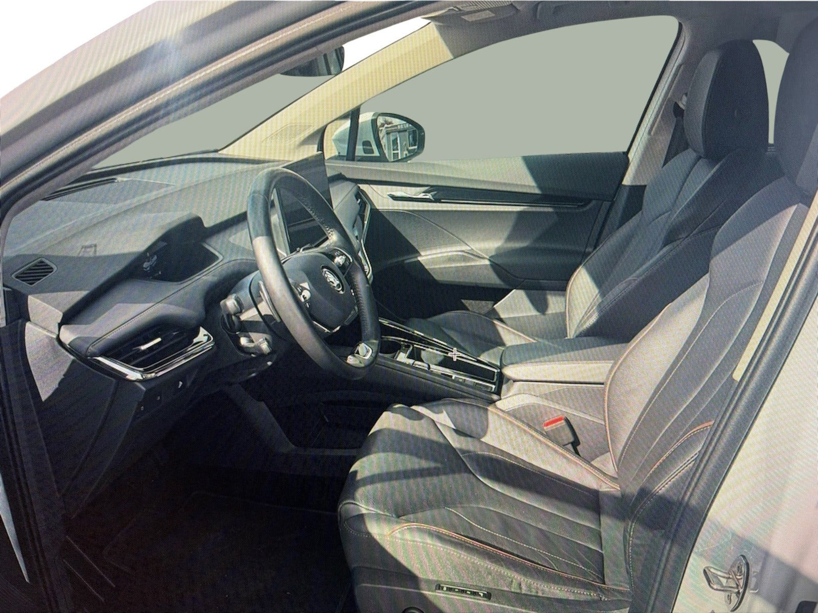 Hvid Skoda Enyaq fra 2022
