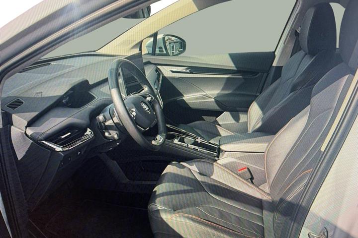 Hvid Skoda Enyaq fra 2022