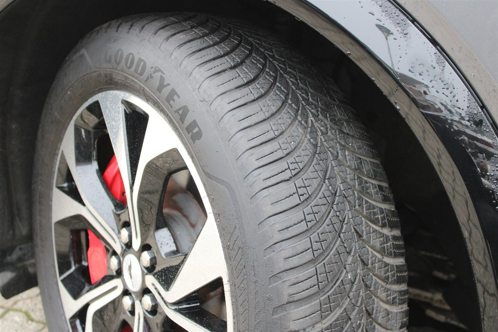 Grå Ford Mustang Mach-E fra 2023