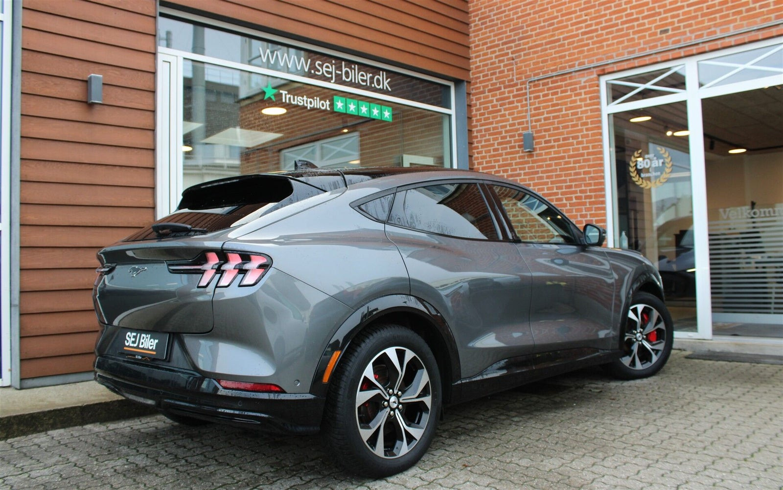 Grå Ford Mustang Mach-E fra 2023