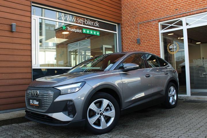Grå Audi Q4 e-tron fra 2023