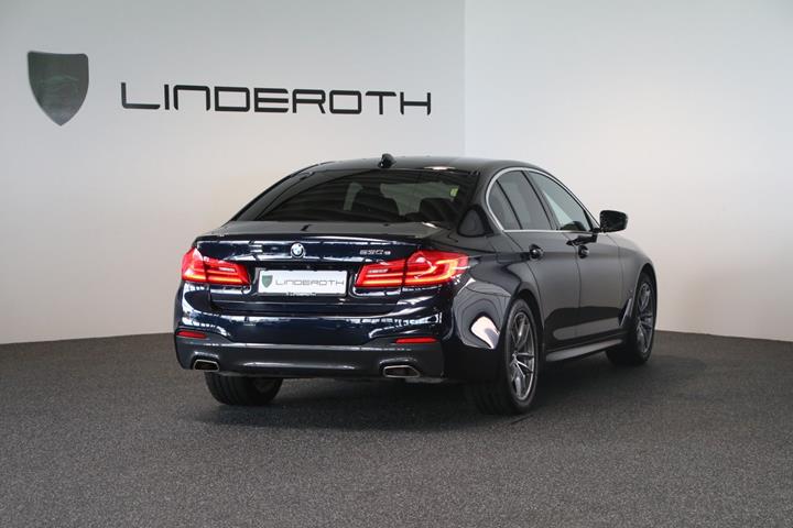 Sort BMW 530e fra 2019