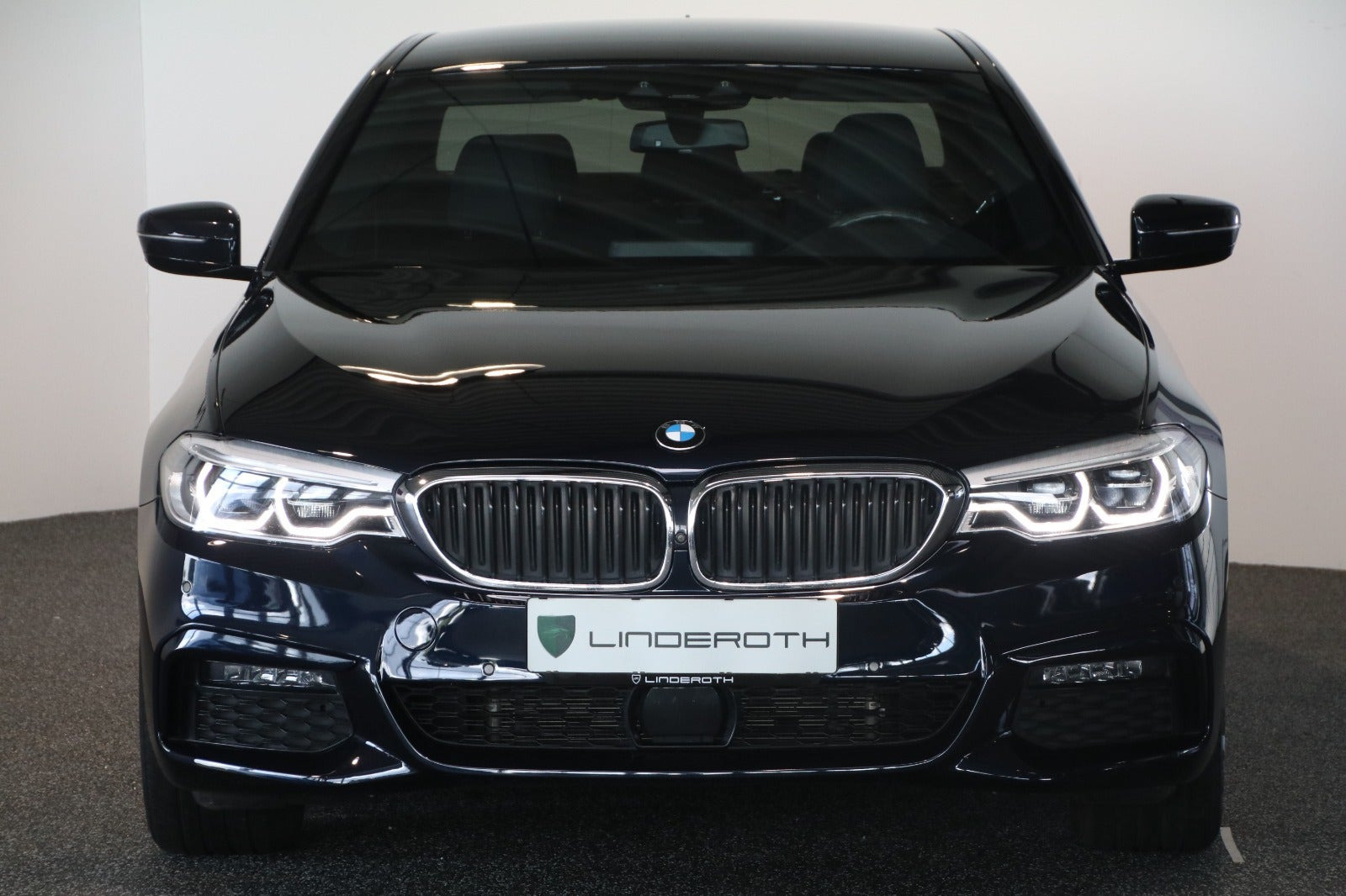 Sort BMW 530e fra 2019
