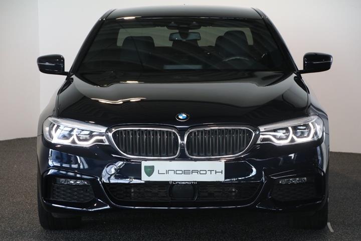 Sort BMW 530e fra 2019