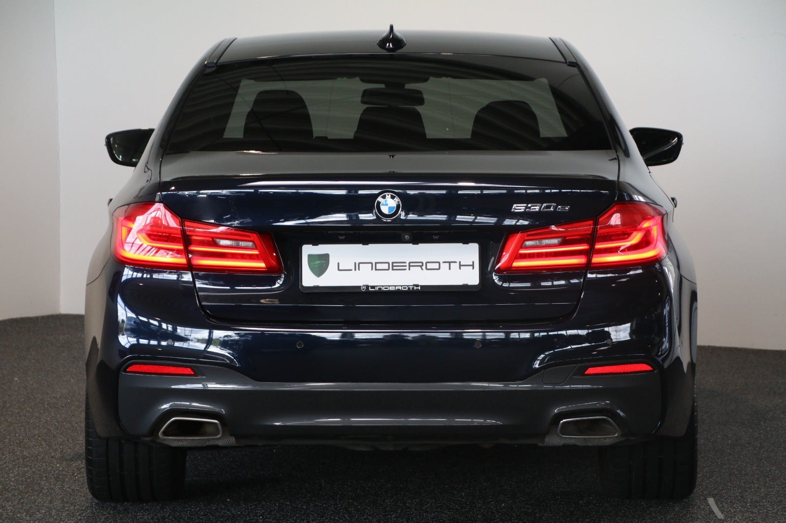 Sort BMW 530e fra 2019