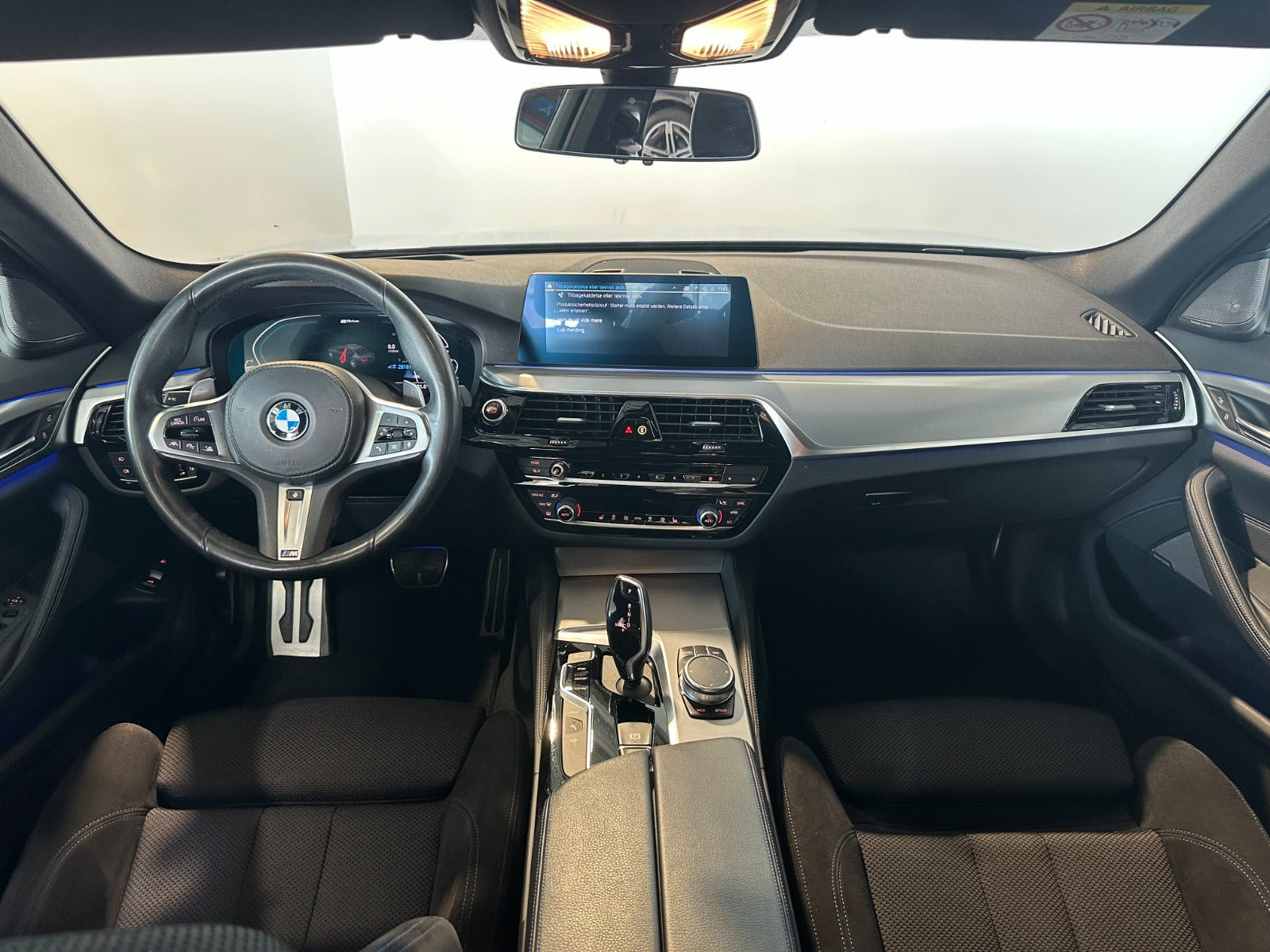 Sort BMW 530e fra 2019