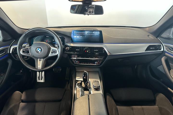 Sort BMW 530e fra 2019