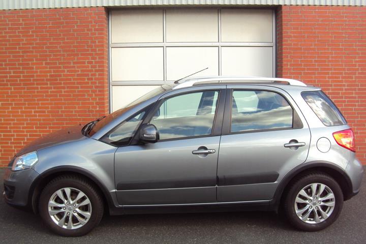 Grå Suzuki SX4 fra 2015